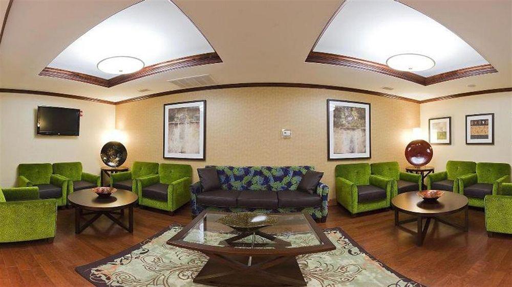 Holiday Inn Express & Suites Fredericksburg By Ihg Exterior foto