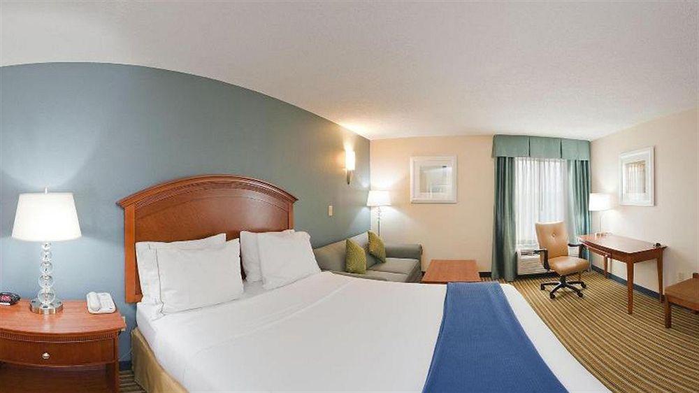 Holiday Inn Express & Suites Fredericksburg By Ihg Exterior foto