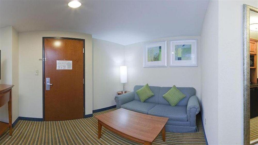 Holiday Inn Express & Suites Fredericksburg By Ihg Exterior foto