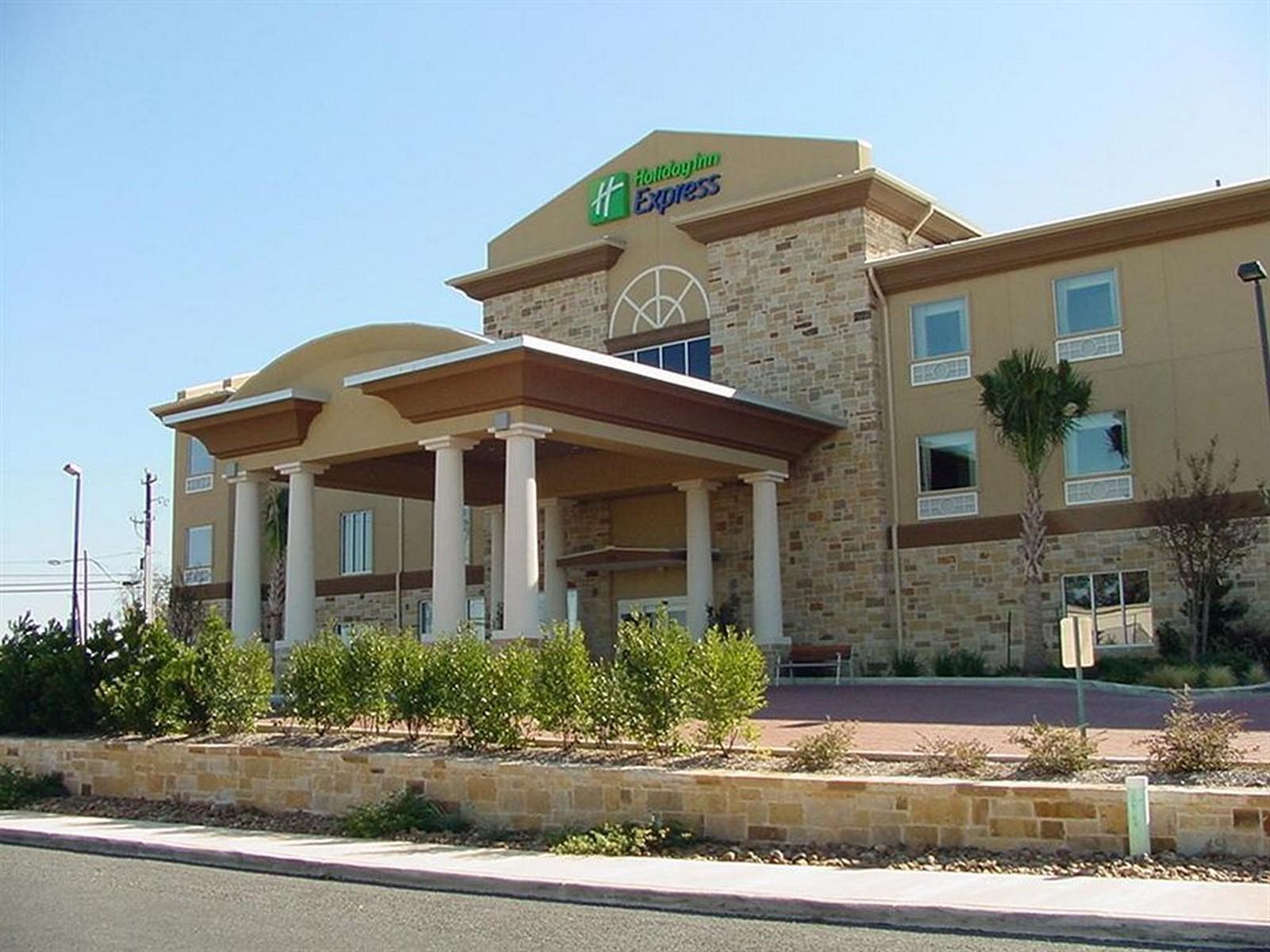 Holiday Inn Express & Suites Fredericksburg By Ihg Exterior foto