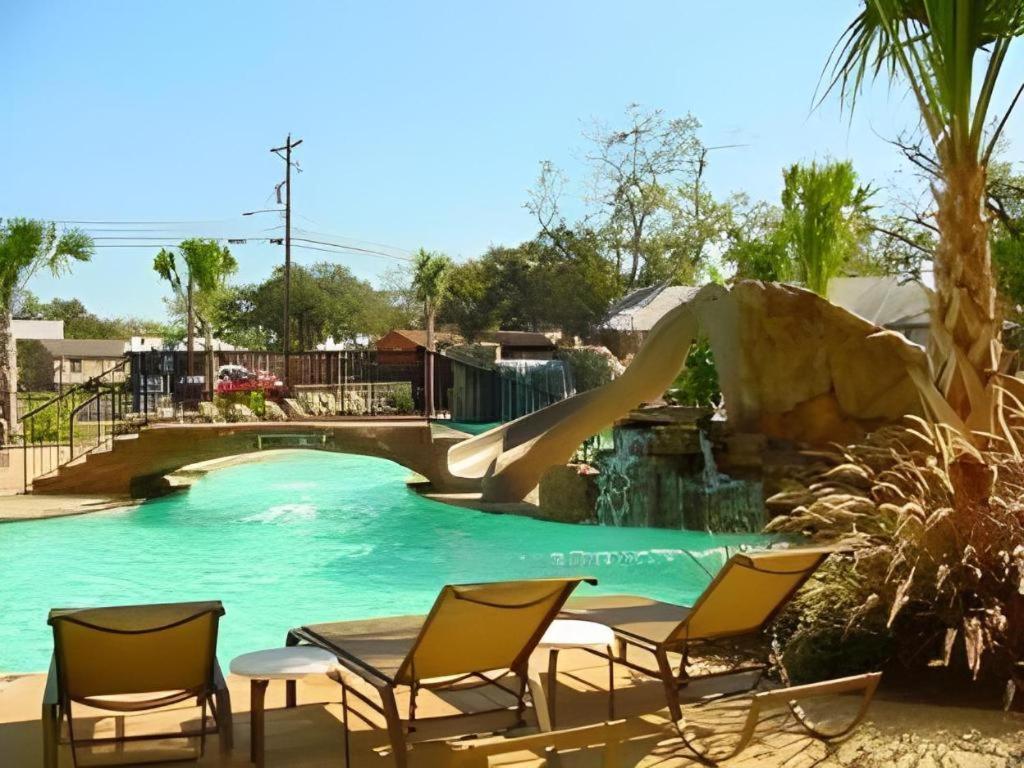 Holiday Inn Express & Suites Fredericksburg By Ihg Exterior foto