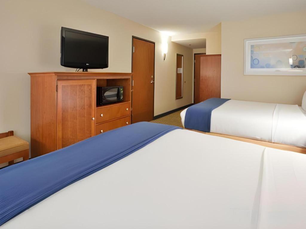 Holiday Inn Express & Suites Fredericksburg By Ihg Exterior foto