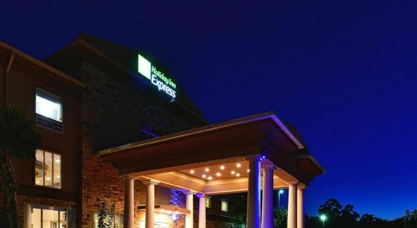 Holiday Inn Express & Suites Fredericksburg By Ihg Exterior foto