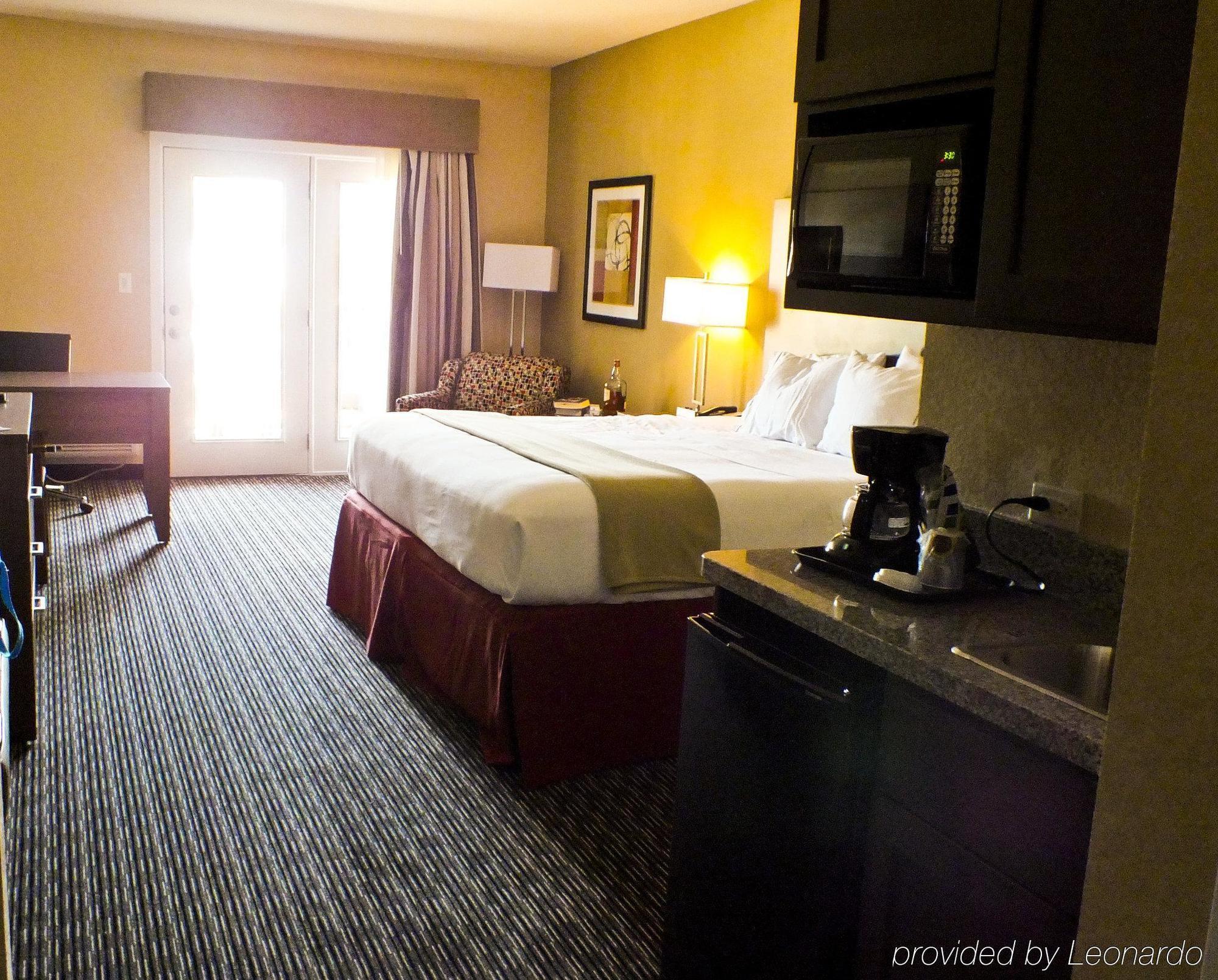 Holiday Inn Express & Suites Fredericksburg By Ihg Habitación foto