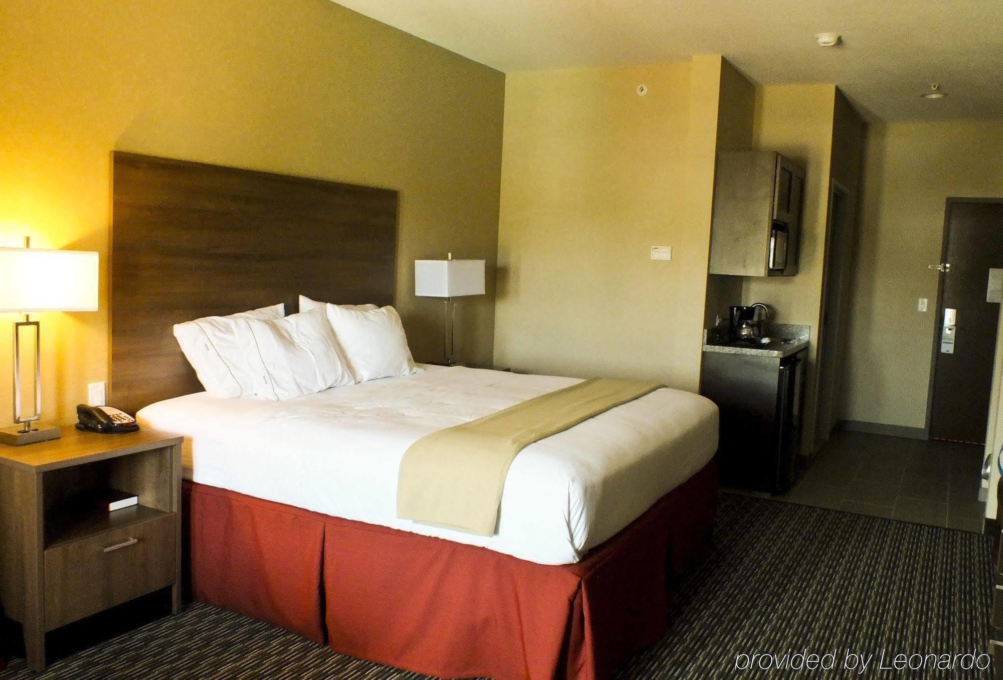 Holiday Inn Express & Suites Fredericksburg By Ihg Habitación foto